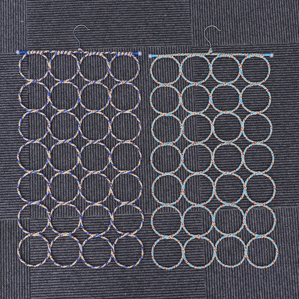 

Комплект из 2-х компактных пластиковых органайзеров для галстуков и шарфов, легко устанавливаемые на штангу, экономящие место, многофункциональные вешалки для аксессуаров