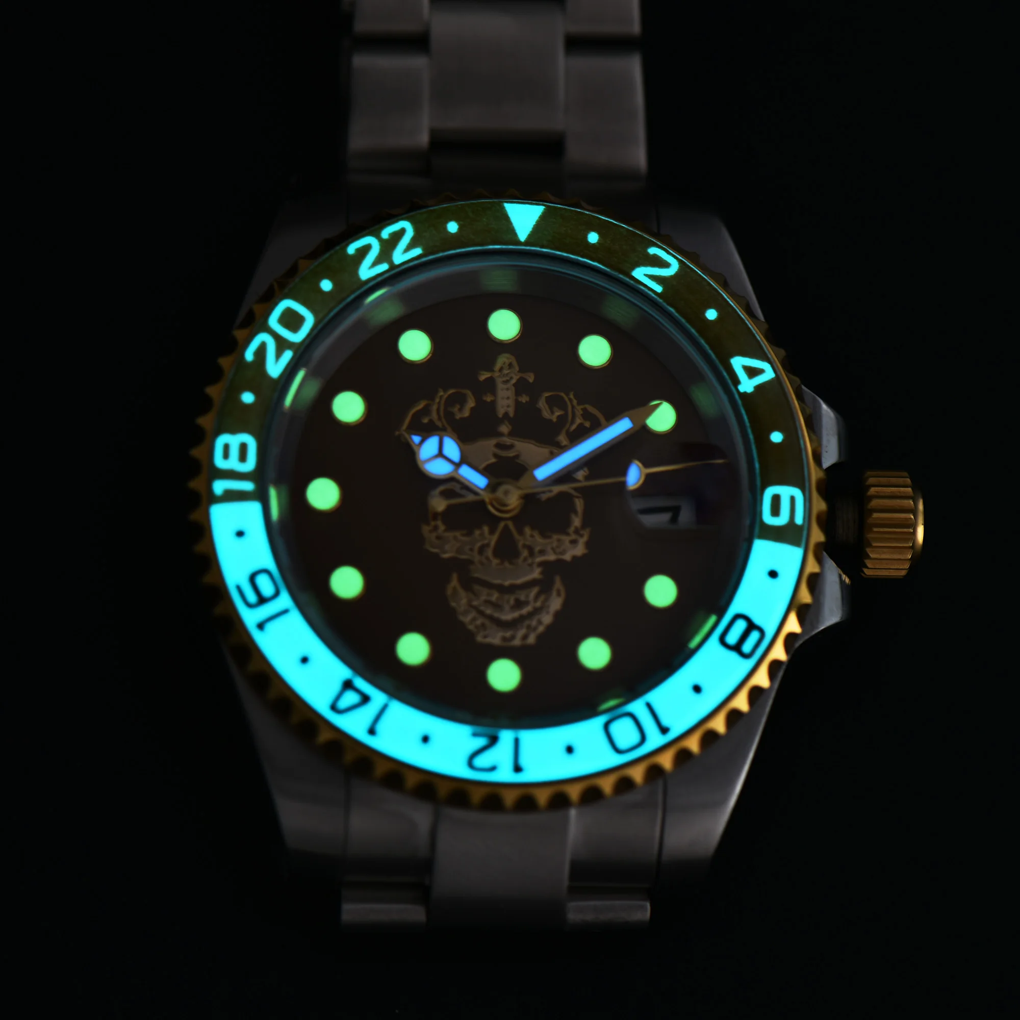 40mm Skull Full Night Glow Man Automatic Mechanical Creative NH3 Series 35 Watch 316L Stainless Steel Sapphire Glass Waterproof