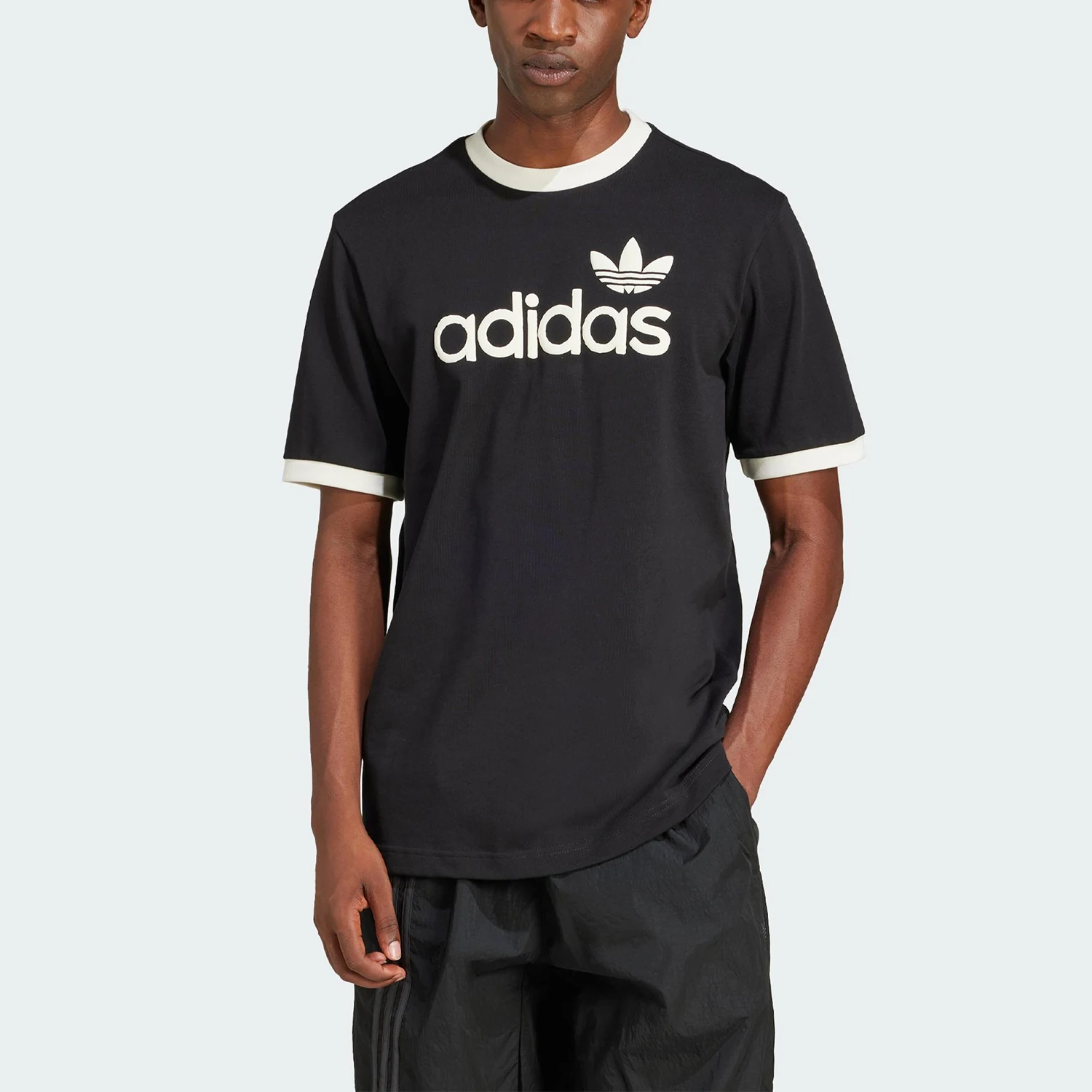 

Официальная мужская дышащая футболка Adidas с тремя полосками и принтом, с круглым вырезом и короткими рукавами JC8372