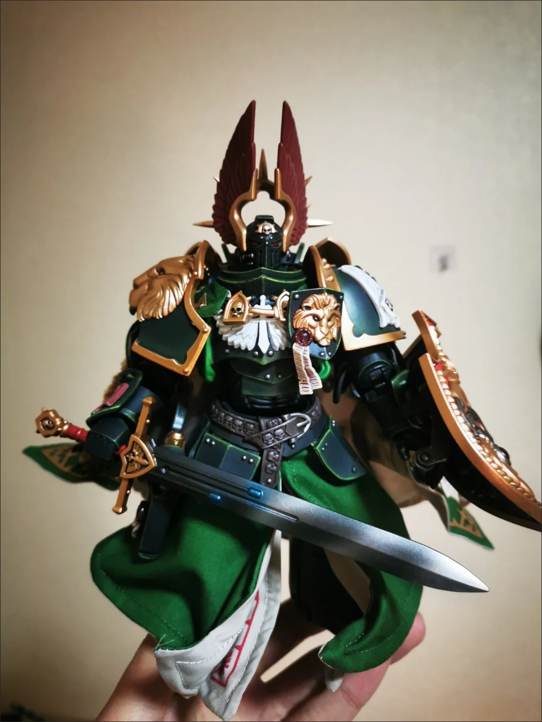 Na Stanie JOYTOY Warhammer 40k 1/18 Dark Angels Primarch Lion Jonson Anime Figurka Model Zabawki Kolekcja Ozdoby Prezenty