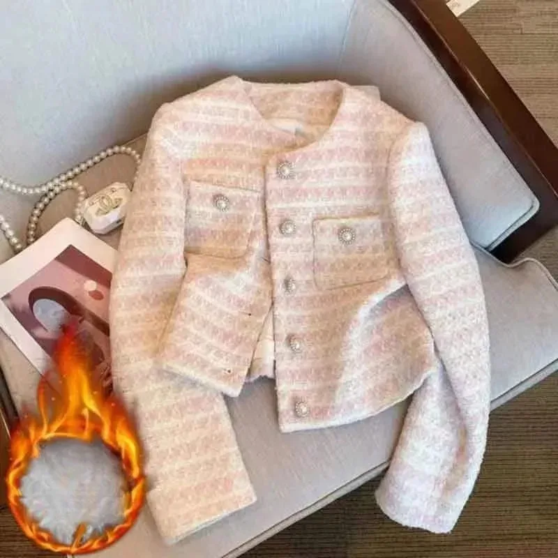 

French Sweet Coarse Woolen Down Jacket Women Fashion Plaid Round Neck Temperament Celebrity Bead Thicken Winter Slim Chic Coat