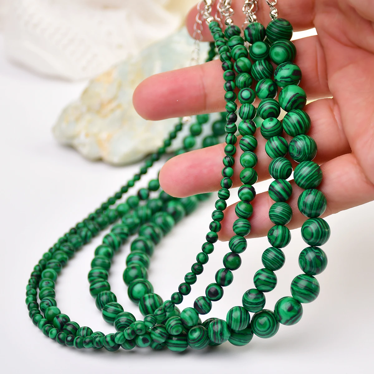 Yumfeel 4-10mm Green Malachite Round Handmade Beaded Necklace Boho Fashion Short Choker Vacation Decor for Women