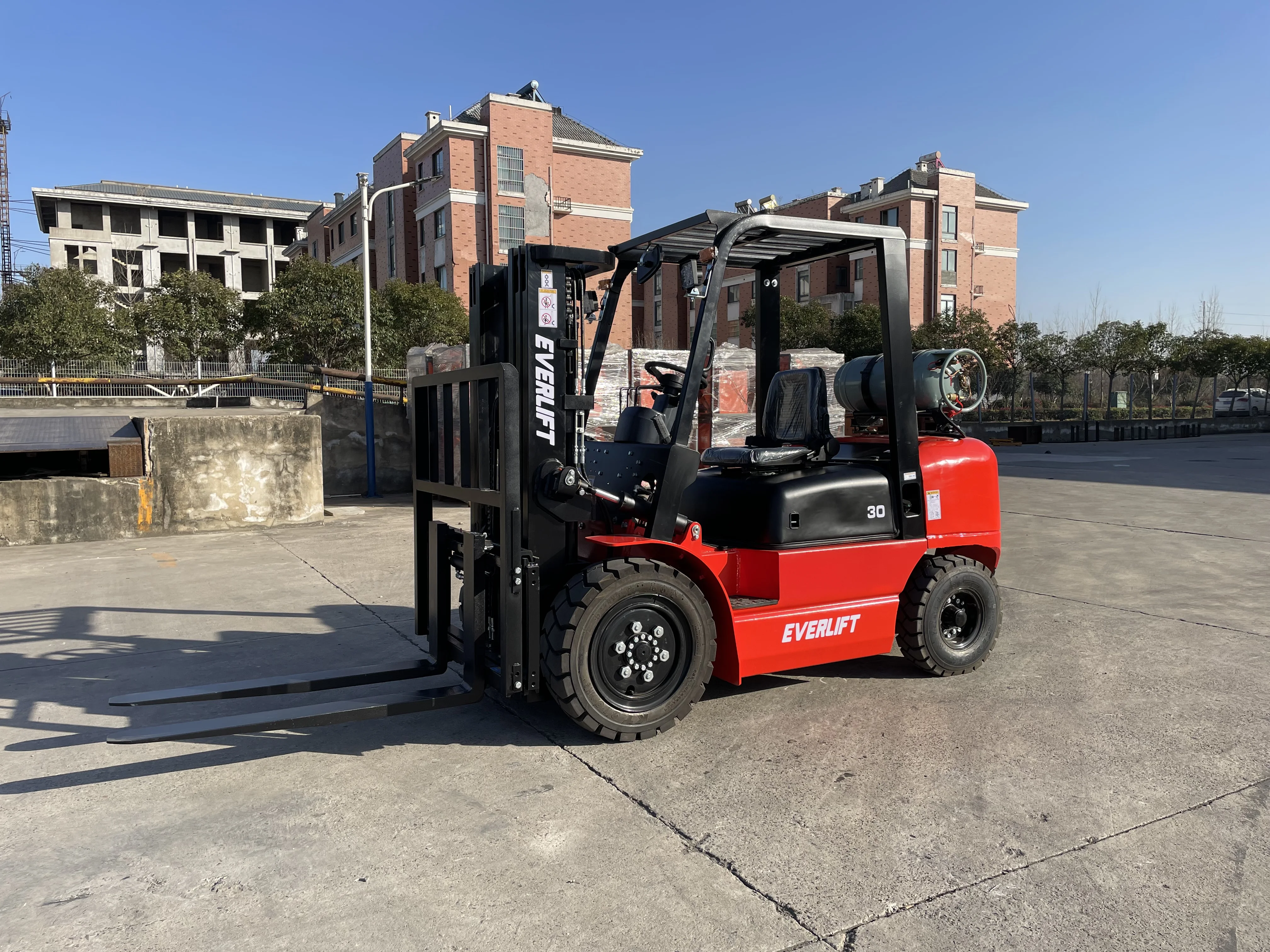 LPG Forklift Truck 1Ton to 3.5Ton Range Lithium Battery Option Rough Terrain Forklift for Warehouse Port