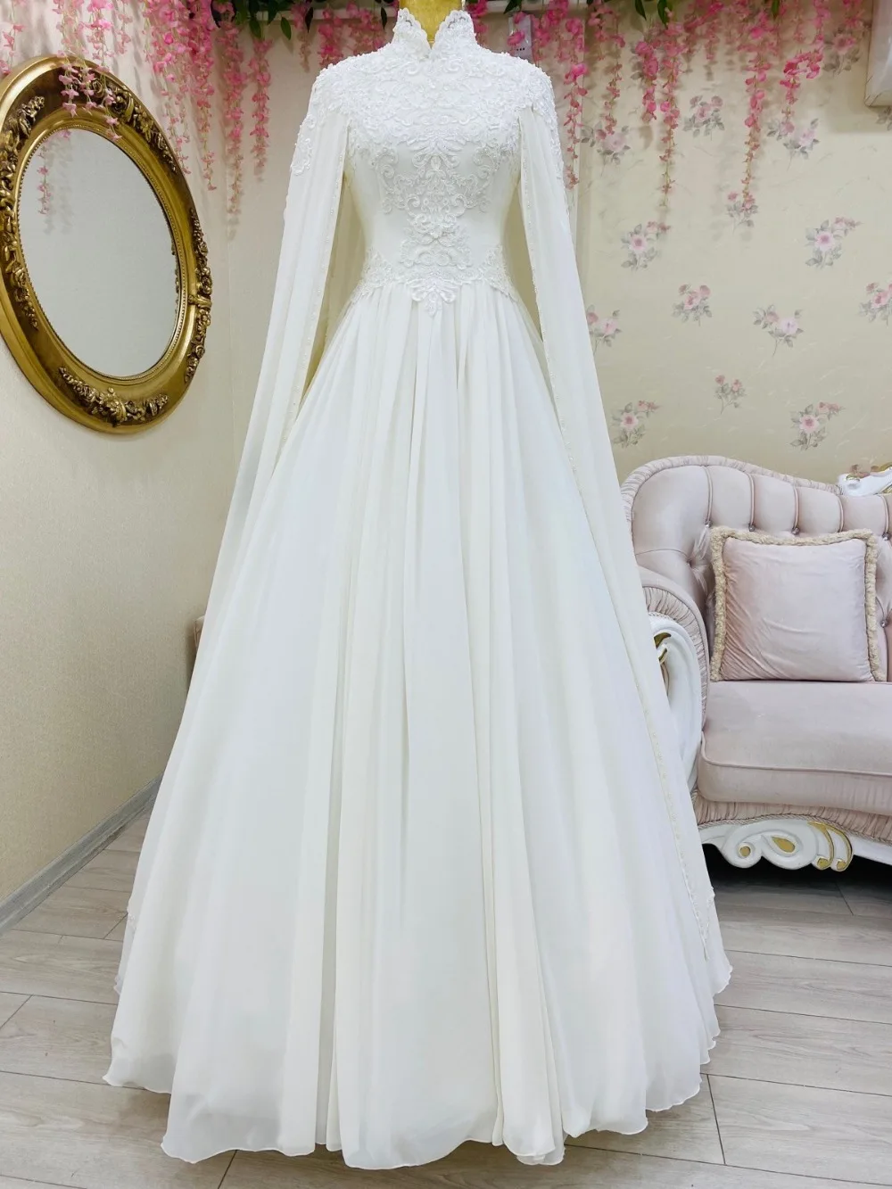 

Chiffon Appliques Beaded Muslim Wedding Dresses for Bride with Cape Long Sleeve Moroccan Caftan Wedding Bridal Gowns 2023