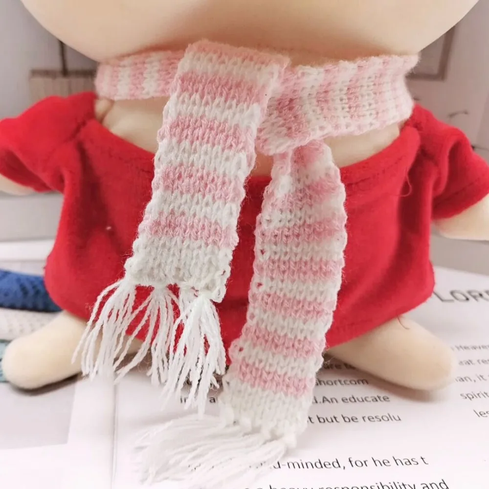 Sciarpa lavorata a maglia per bambole multicolori in miniatura fatta a mano Sciarpe invernali carine Abbigliamento casual Accessori per bambole per bambole in cotone da 15 ~ 20 cm
