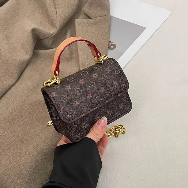 

Elegant Effortless Handbag Commuting Campus Style Fashionable Exquisite Portable Trendy Simple Versatile Daily Use Chic Sleek