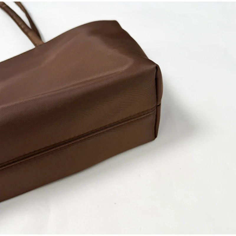 Minimalistische Nylon-Umhängetasche mit passender Handtasche, leichte, vielseitige Damen-Unterarmtasche, einfarbige Alltagstasche – Detail 7