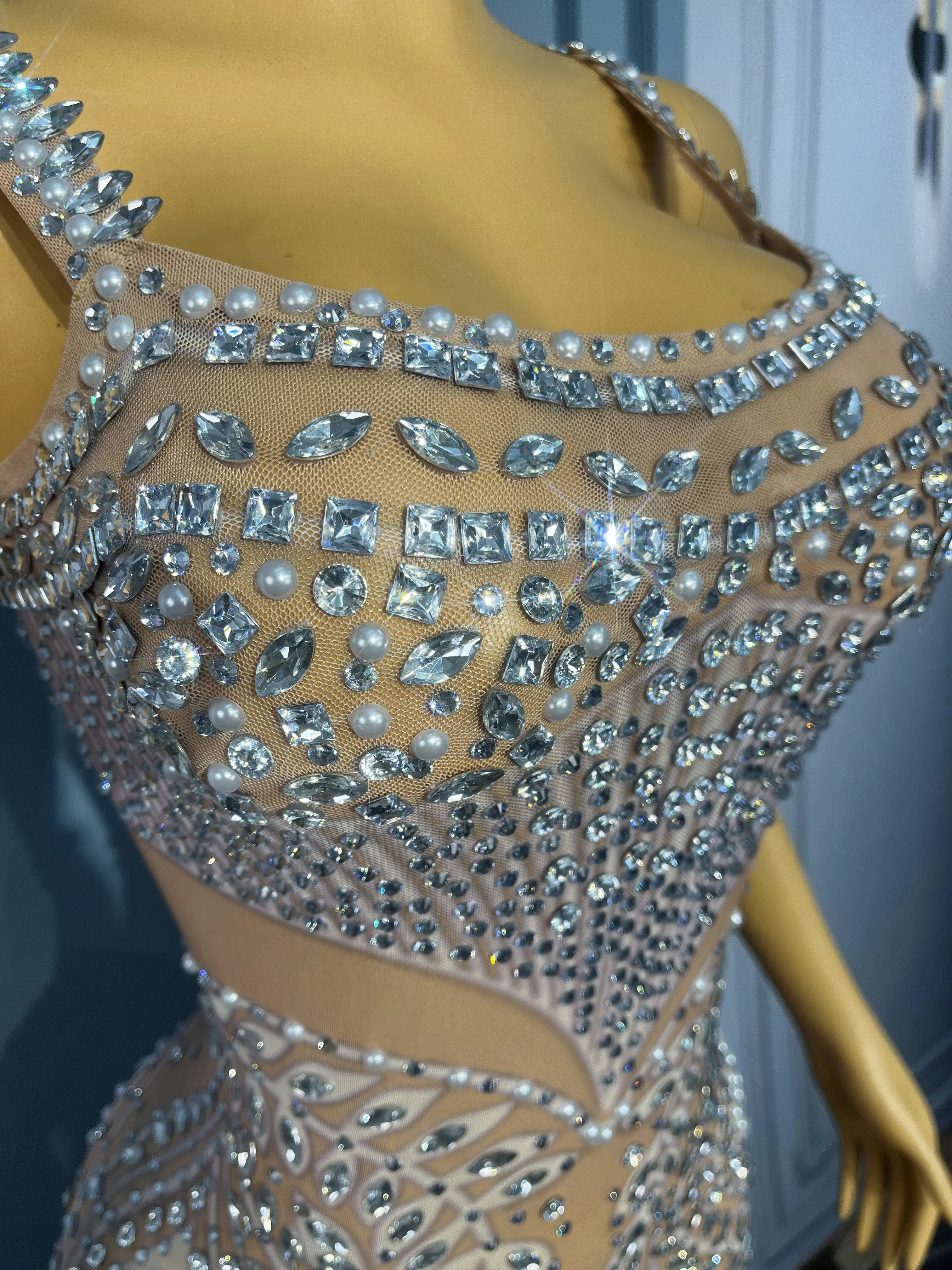 Luxury Fashion Gown Sparkly Rhinestones Sexy Nude Mesh Suspenders Dress Women Evening Party Red carpet Elegant Outfit Bailu