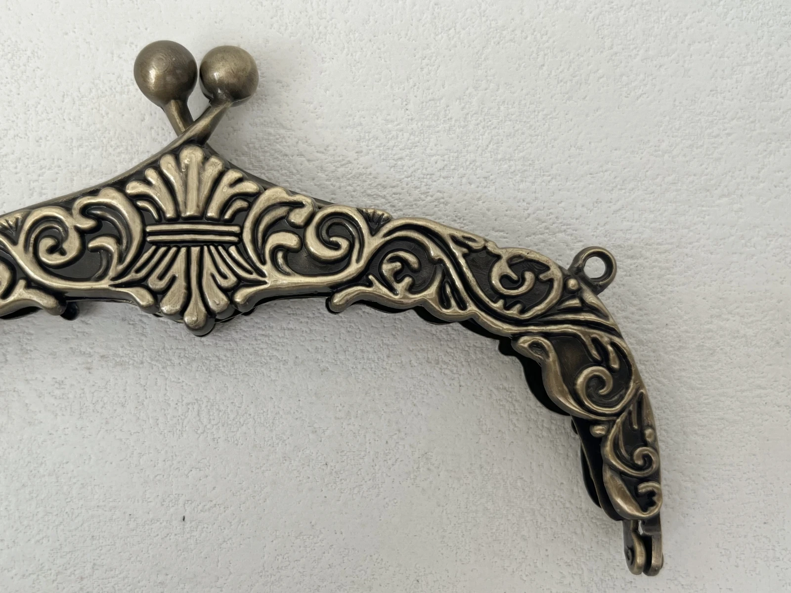 1 pièce 5 pouces 13.5 Cm Vintage charme vis en alliage de Zinc sur sac à monnaie sac à main pochette cadre matériel approvisionnement Antique cadre en laiton fermoir