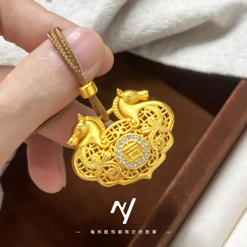 

Real 24k Gold 9999 Ancient Method of Hollow Silk Horse Zodiac Longevity Lock Bag Pendant New Chinese Sweater Chain Fine Jewelry