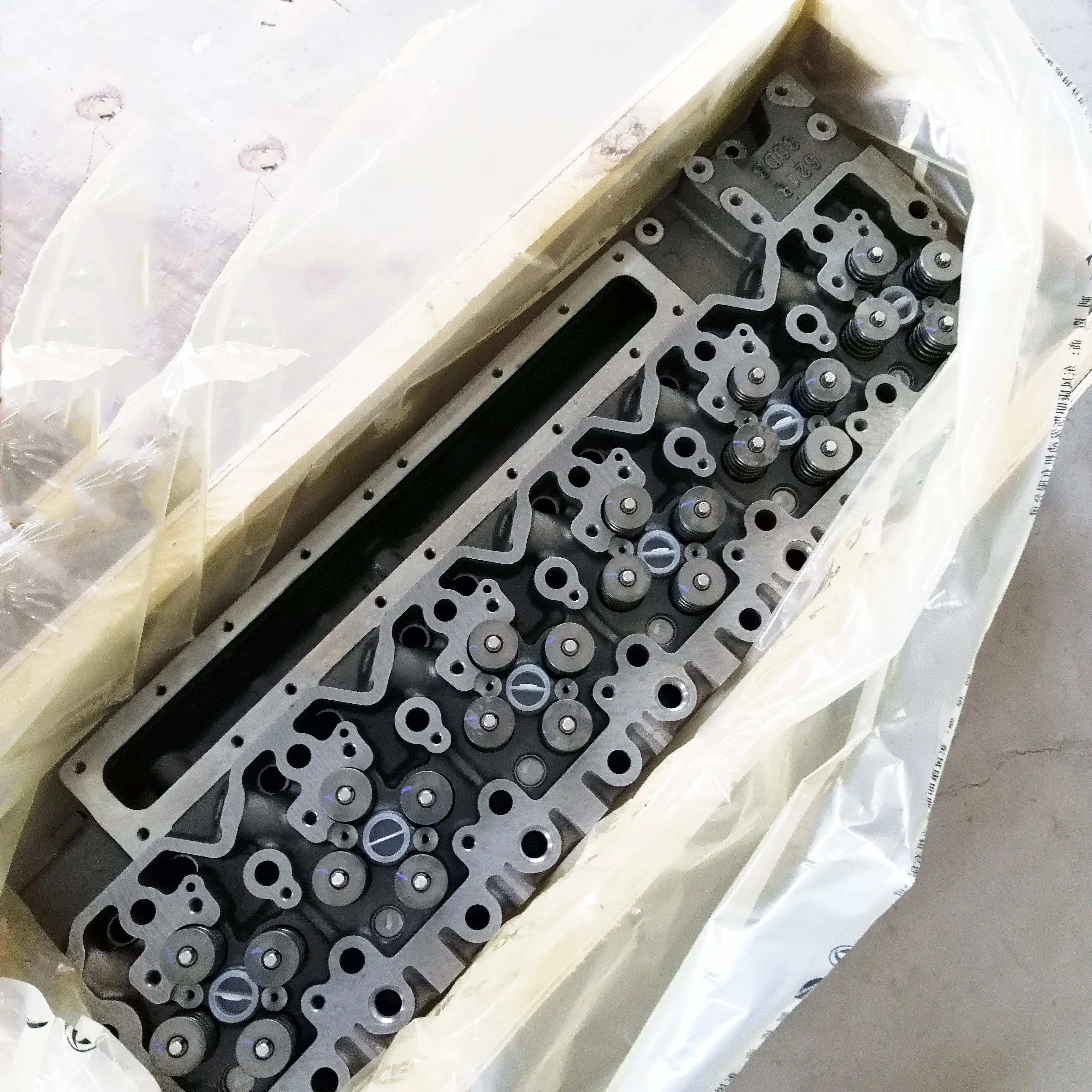 

Good Quality Diesel Engine Parts ISLe Engine Cylinder Head 5259425 5347976