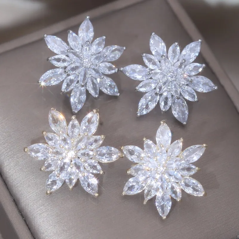 Korea New Design Fashion Jewelry Luxury Zircon Flower Earrings Elegant Women Shiny Wedding Party Earrings