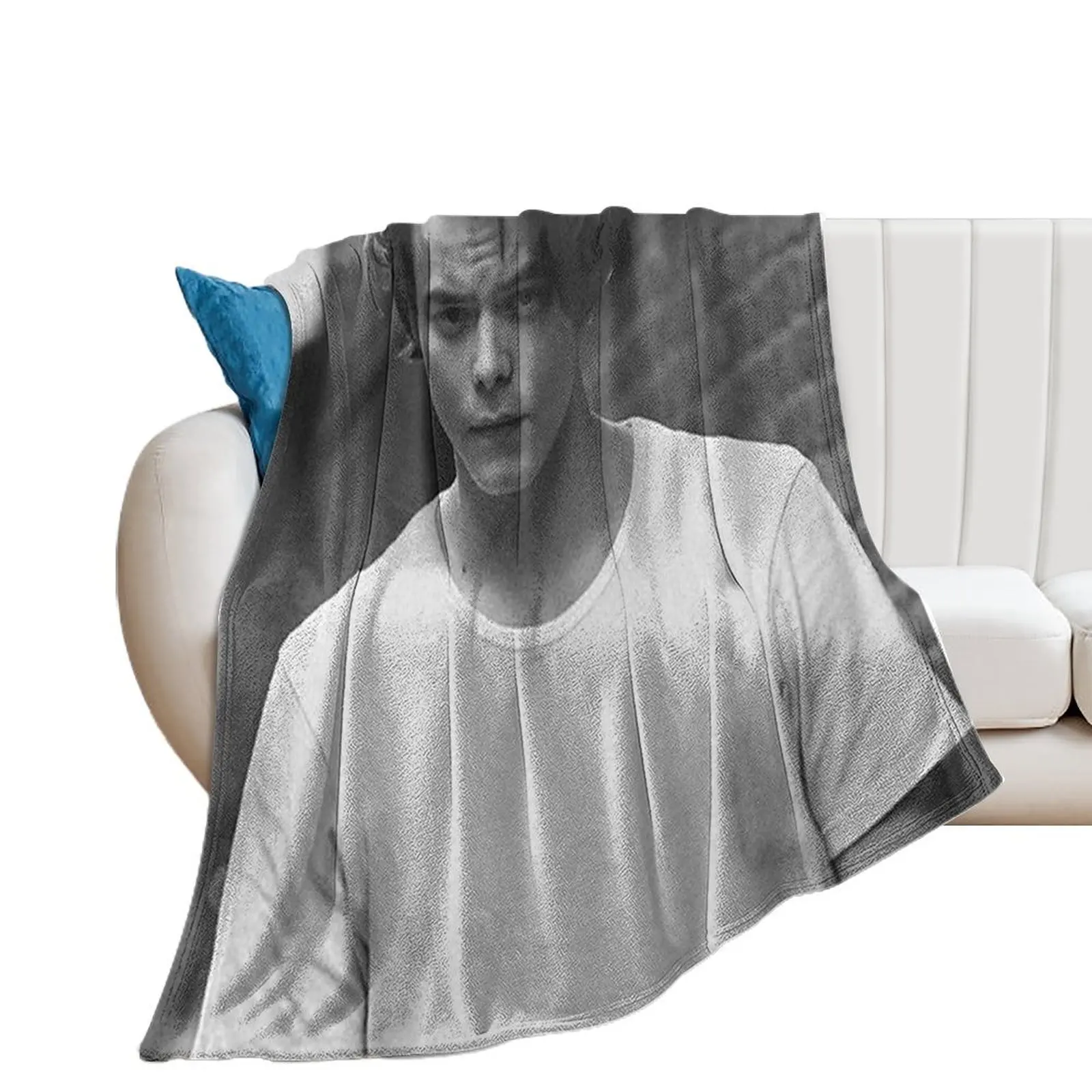 

Edward Furlong Throw Blanket Thermal Hairy Blankets