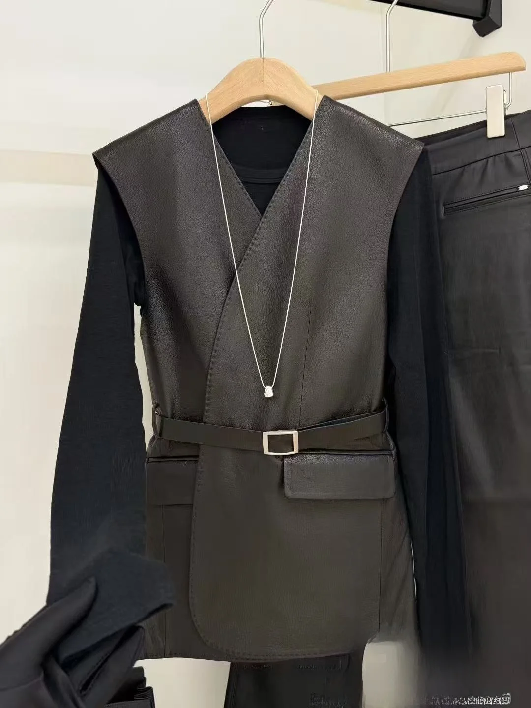 

Faionable eepskin Leather Vest Svel Authentic Autumn New Arrival Women's ort Sle Commute Wind Loose Fit