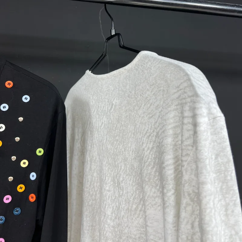 MWJLPWQ اللون متعدد أزرار تصميم تي شيرت للرجال 2025 جديد شارع العليا فضفاض عادية كم طويل الأزواج قمة الخريف موضة 11672