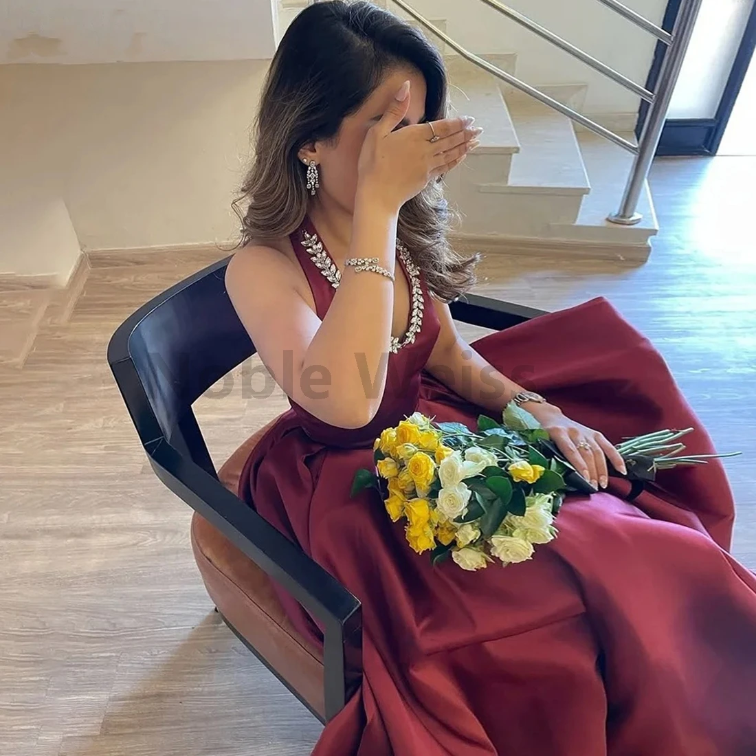 Halter cetim vestido de noite frisado a linha vestido de baile formal vestidos de celebridades personalizar