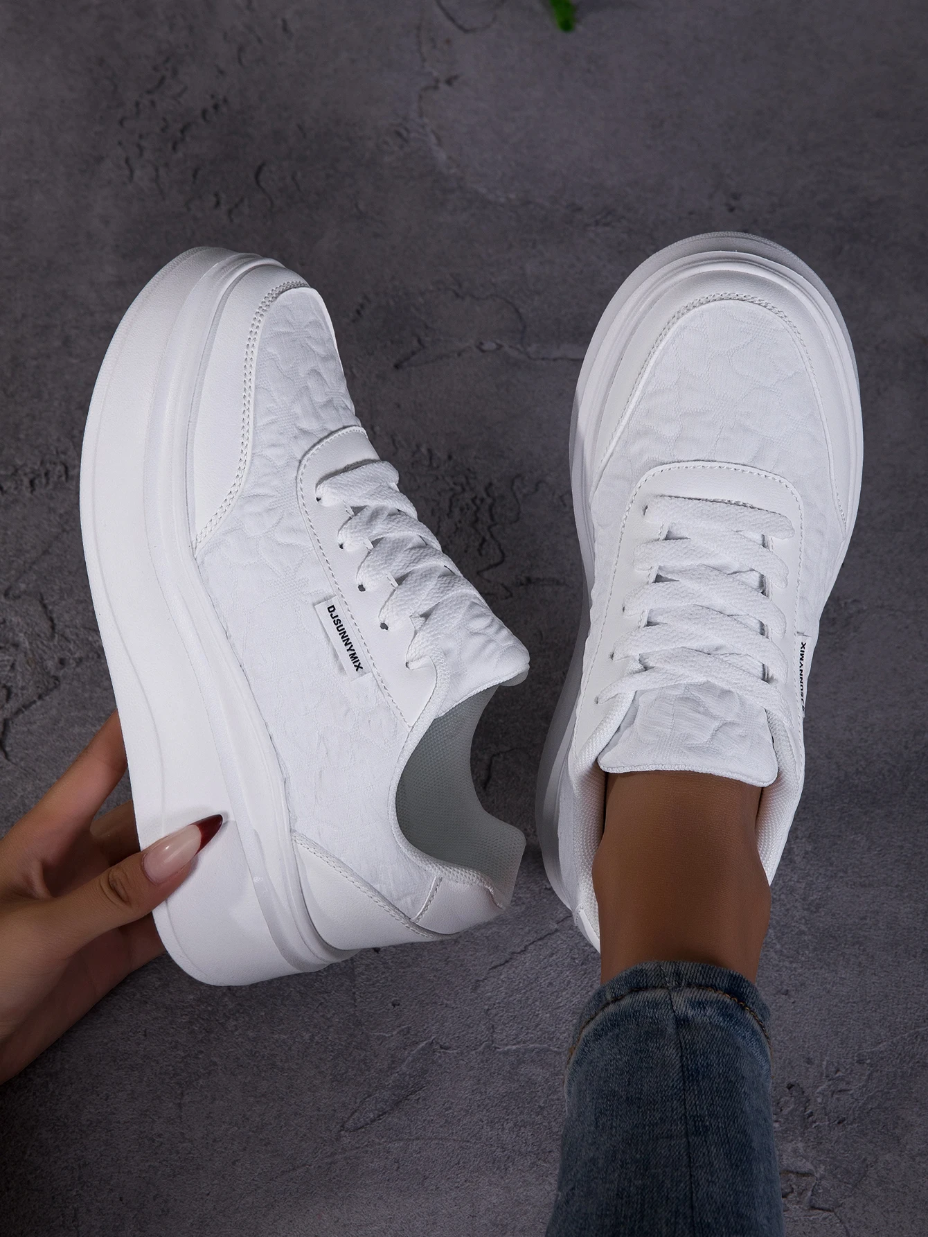 DJSUNNYMIX Damenschuhe 2023 Neuer Stil Mode Lässig Vielseitig Weiße Spitze Mesh Atmungsaktiv Hohlplattform Damen Sneakers – Detail 2