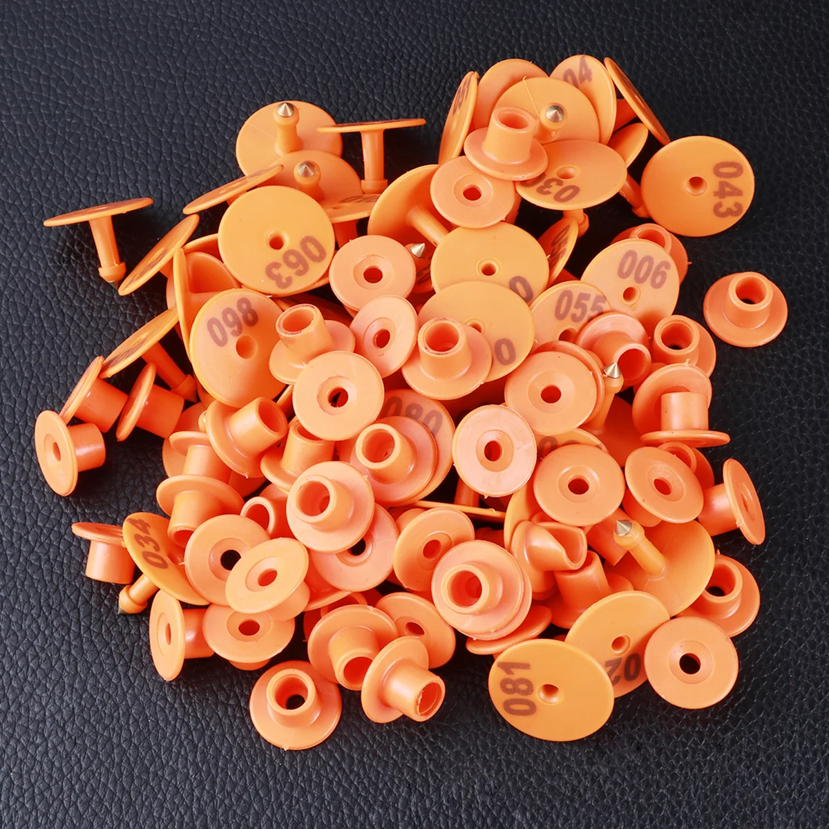 100 Stuks 1-100 Genummerde Plastic Vee Tags voor Vee Geit Varken Duidelijke Afdrukken Gemakkelijk te Herken Ziekte Preventie Oranje