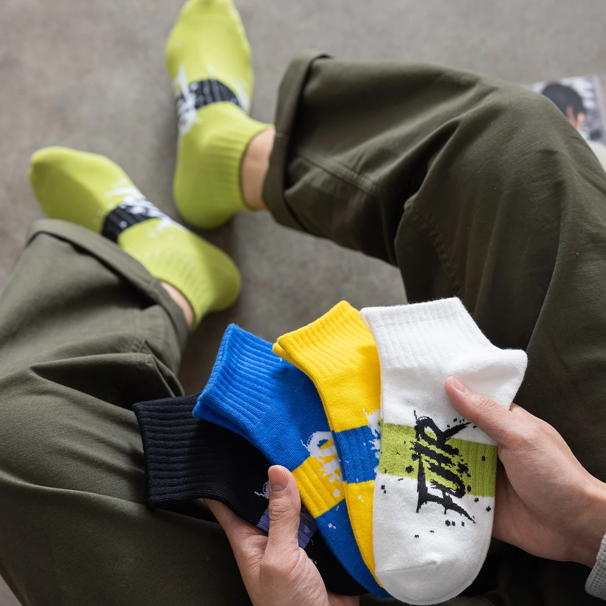 ถุงเท้าอนามัยฟิล์มเอวต่ำลายกราฟฟิตี้3คู่สำหรับผู้หญิงอากาศร้อน BFF นอนถุงเท้าข้อต่ำรุ่นพิเศษ