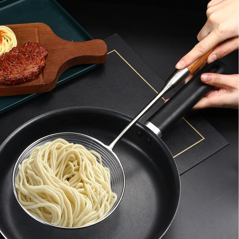 304 Stainless Steel Kitchen Large Colander Wooden Handle Noodles Ladle Strainer Spoon Food Skimmer Filter Cooking Kitchenware