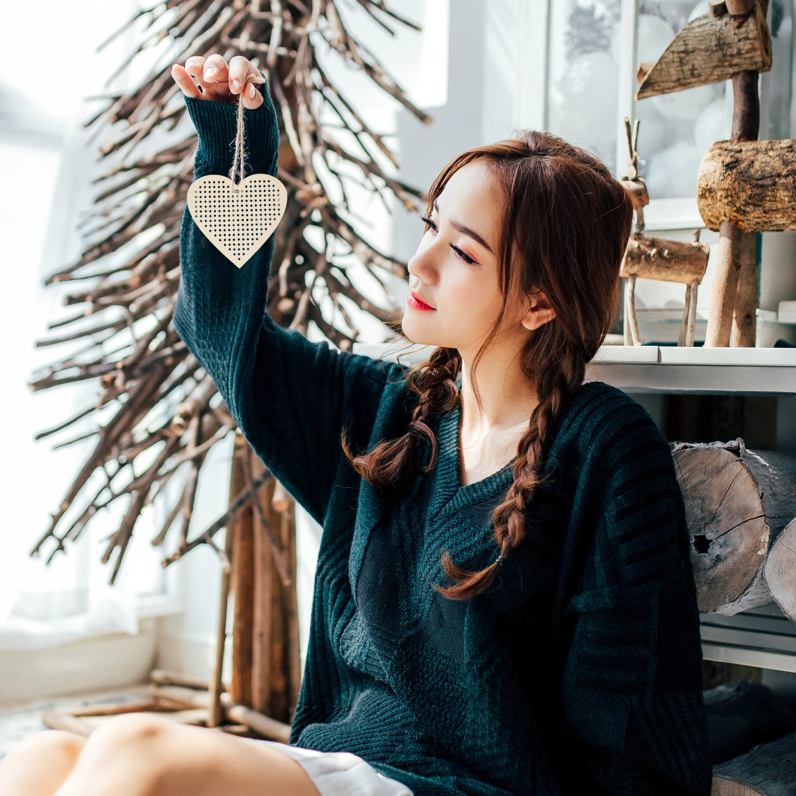 

10pcs Heart Shaped Wooden Hanging Tags Unfinished Blank Hole Paved Cross Stitch Ornament Diy Crafts For Wedding Home Decor