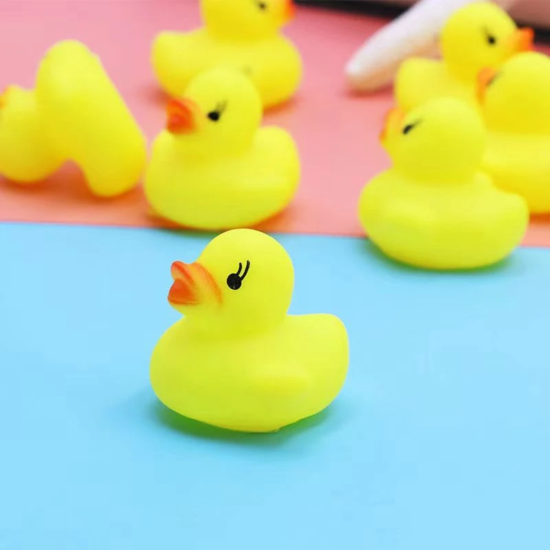 Duckling children\'s toys for splashing in the water, baby bath and bath toys, soft materials, a pinch to make a sound