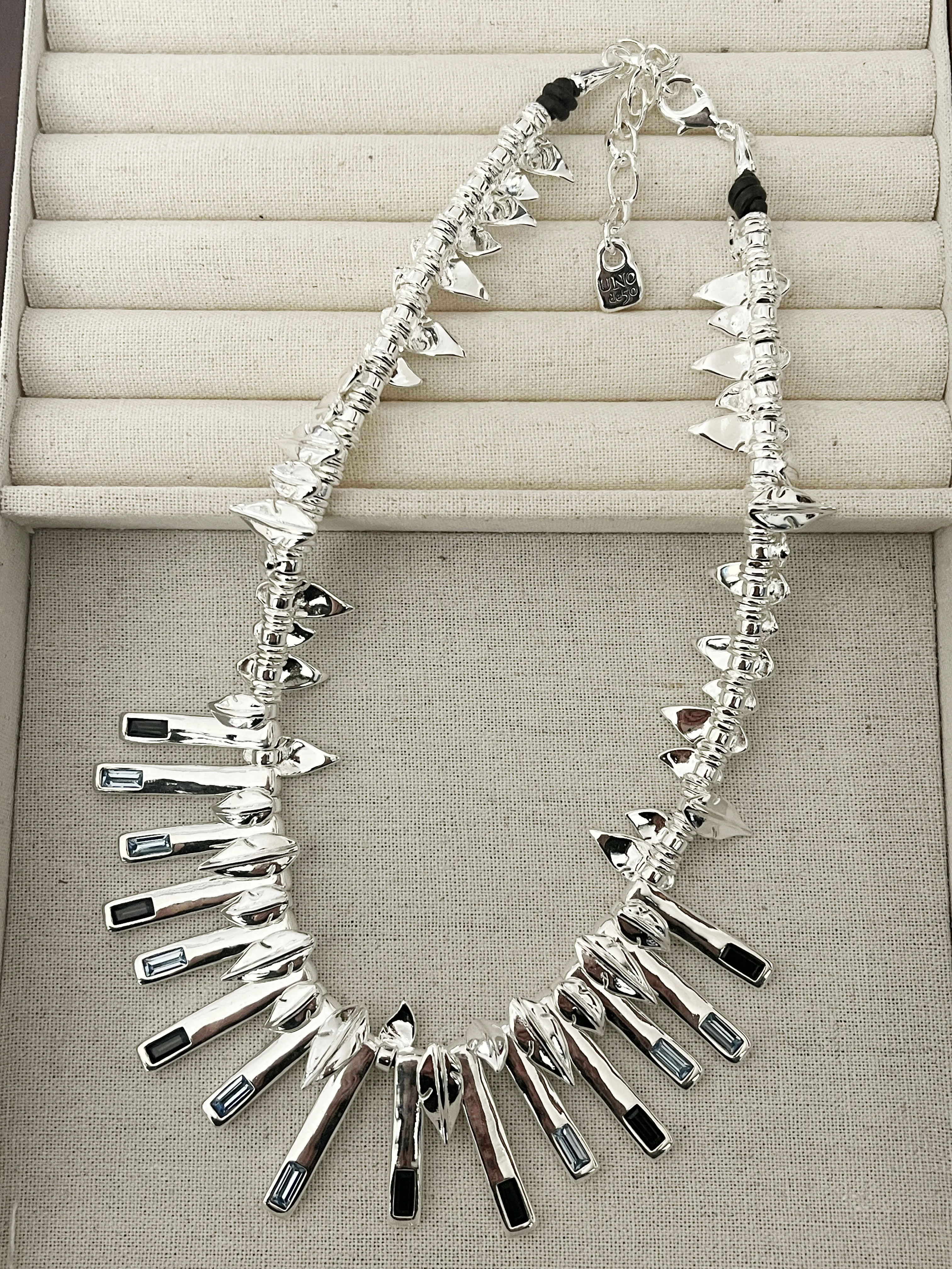 New UNOde50 Trendy Necklace Bracelet - Stay Fashionable and Fabulous with this Sparkling Accessory - Perfect for All Ages