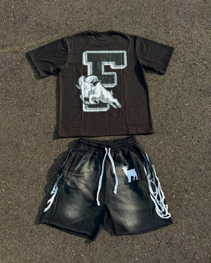 Nuovo Hip-Hop Trendy Streetwear Abito da uomo in due pezzi American Retro Harajuku T-shirt grafica Punk gotico Fiamma Pantaloncini casual larghi