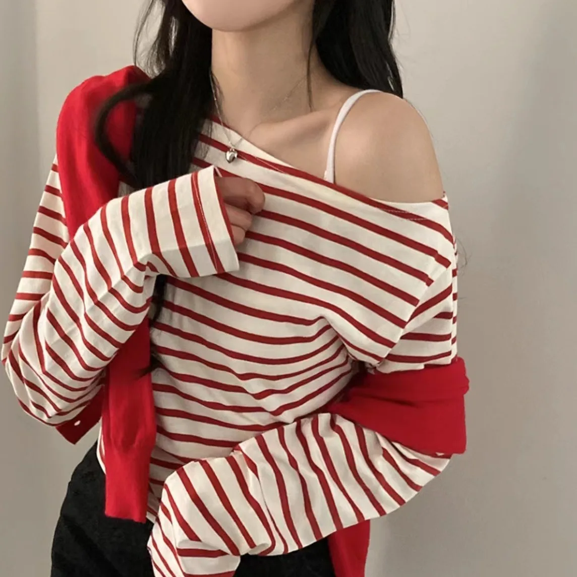 Retro Striped Shoulder Bared Long Sleeve Women's T-shirt Versatile Slimming Top for Young Women in Their 20s And above