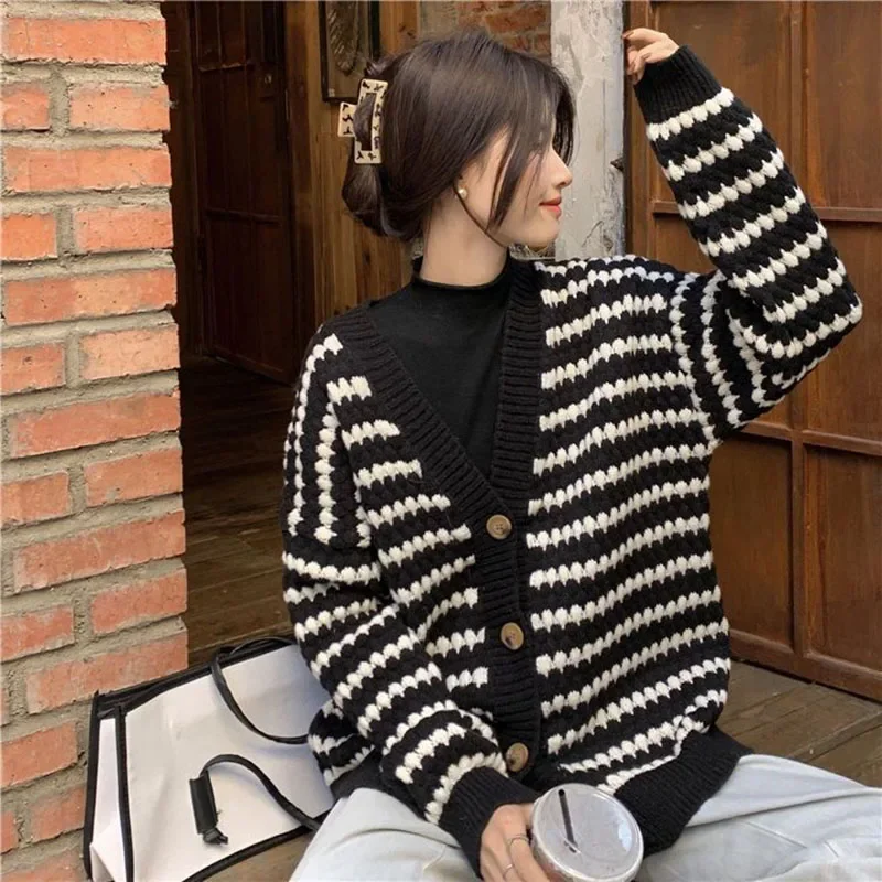 

GIDYQ Black White Striped Cardigan Women Korean Fashion Patchwork Lazy Wind Knitted Sweaters Casual Loose V Neck All Match Tops