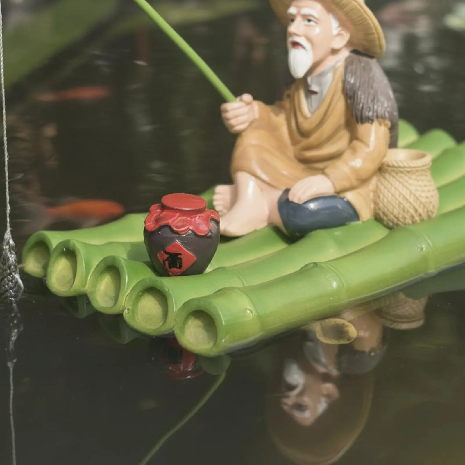 

Buoyant Aquatic Dispenser Decoration Ancient & Design Old Man on Bamboo Raft Statue Aquatic Habitat Accessory Handmade Garden