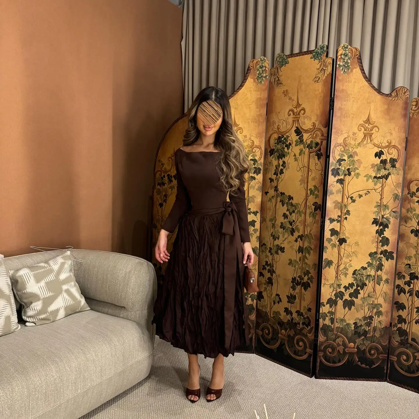 Abiti da celebrità in jersey squisito personalizzato Abito da sera moderno a maniche lunghe con girocollo Abiti da festa semplici con cintura dritta