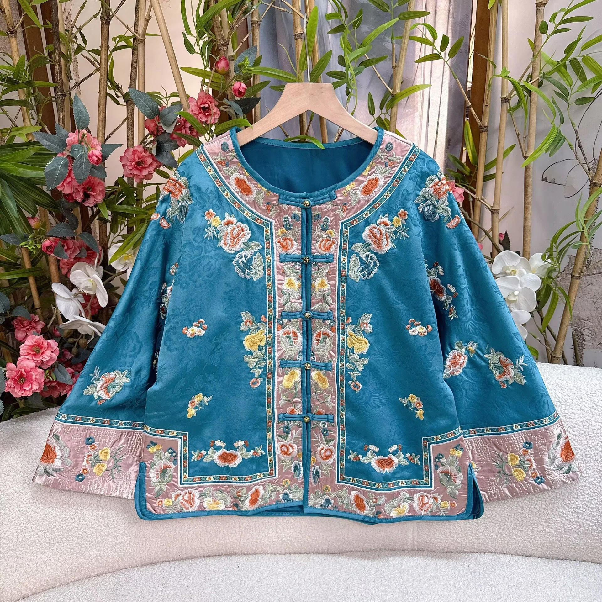 

2026 Chinese Vintage Coat Traditional Hanfu Tops National Flower Embroidery Satin Jacquard O-neck Jacket Ethnic Vintage Coat