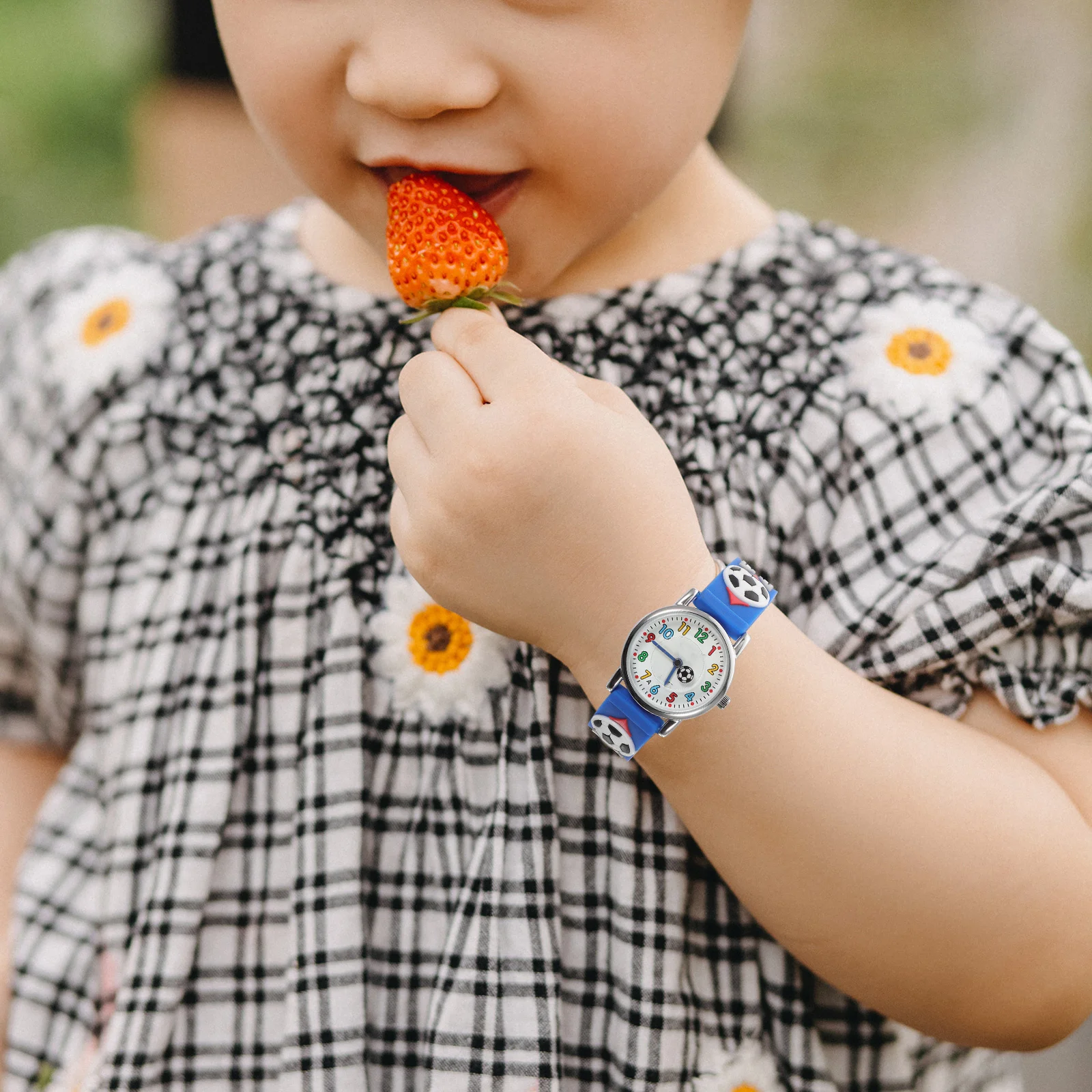 

Football Watch for Kids Cute Cartoon Design Digital Time Boys Casual Wristwatch Comfortable Strap Cartoon Watch