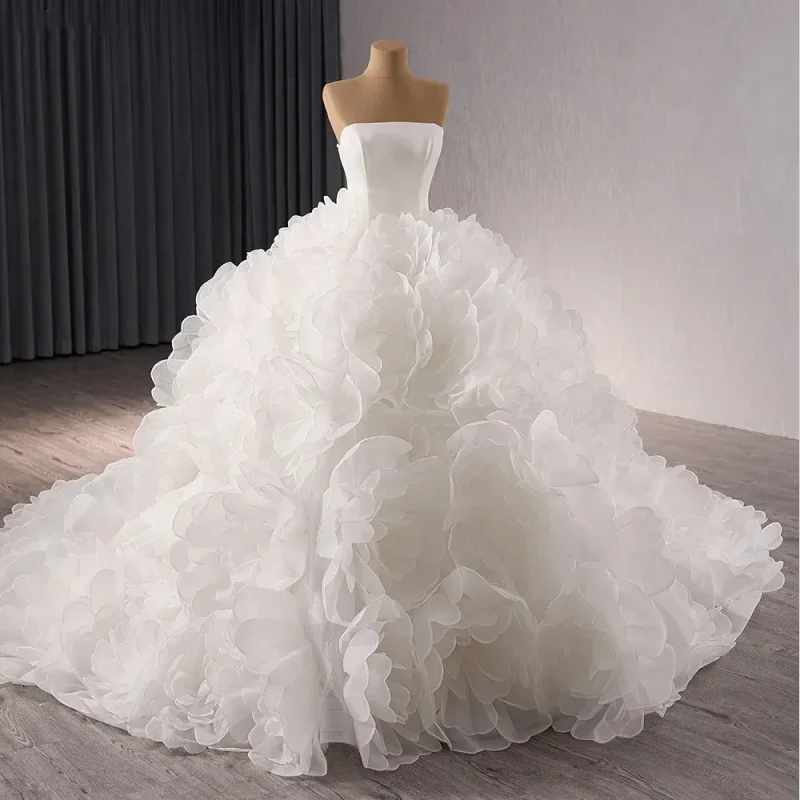 Elegant Ruffles Mermaid Wedding Dress Strapless Sleeveless Lace Up Bride Gowns Ruched Sweep Train Bridal Dresses Customized