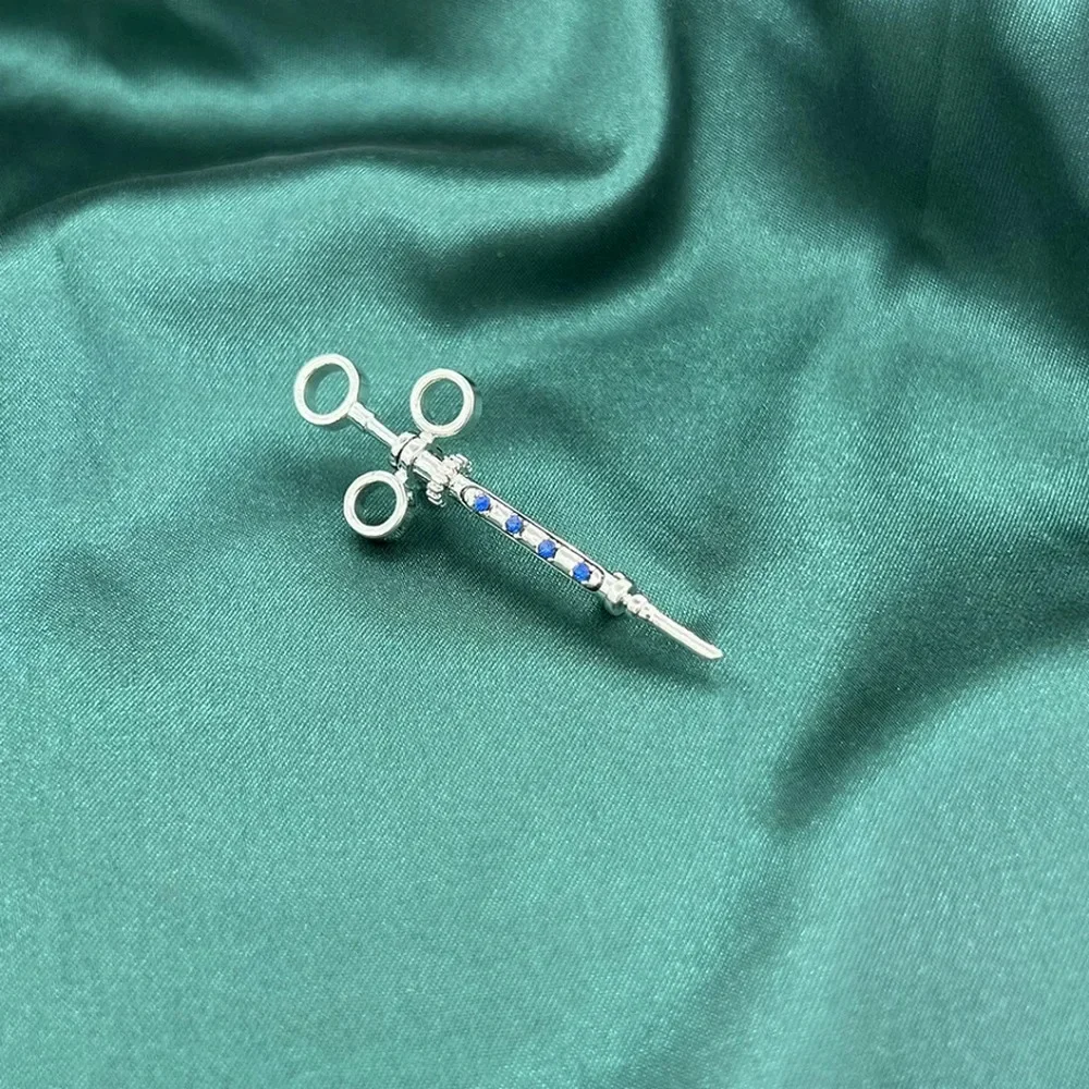 Fashion medical equipment syringes metal brooches clothing accessories