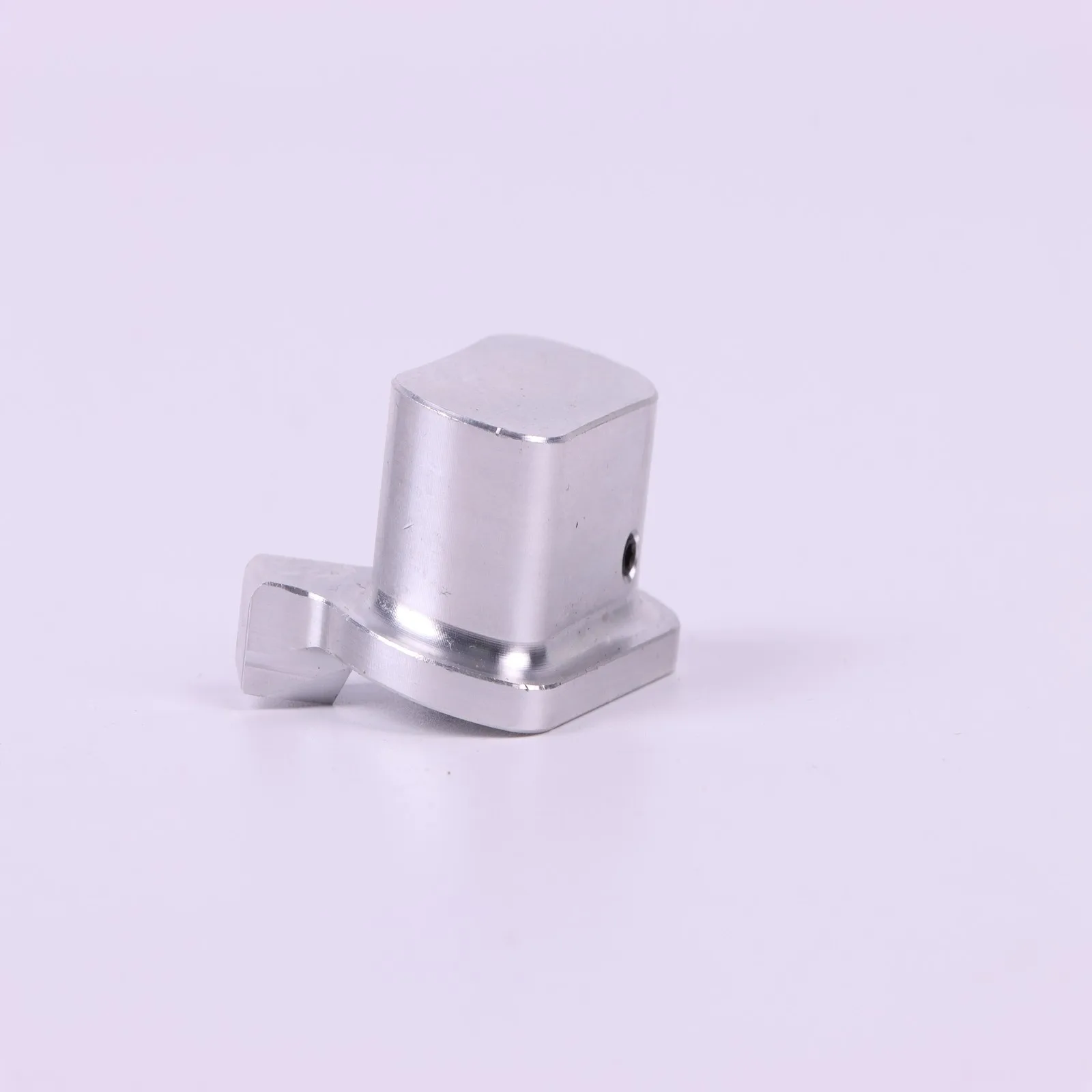 日産タイタンピックアップ2005-2024用テールゲートヒンジブッシュアップグレードキット