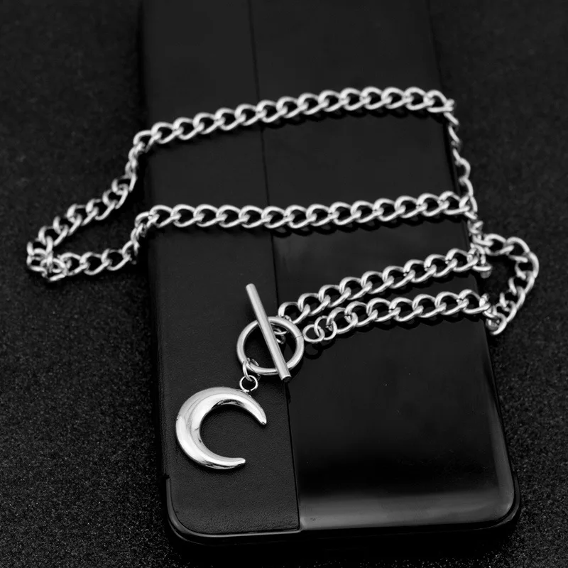 Stainless steel love crescent moon OT buckle necklace, neutral style, versatile moon collarbone chain