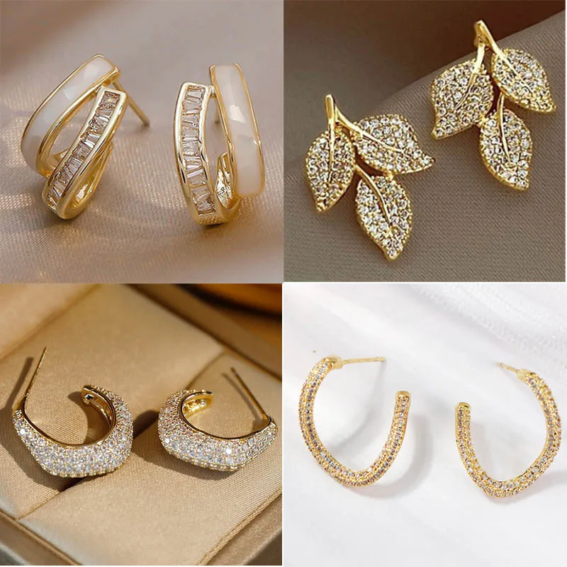 Copper Plated With 18K Gold Color Protection Christmas Element Snowflake Zircon Small Stud Earrings for Women Fireworks