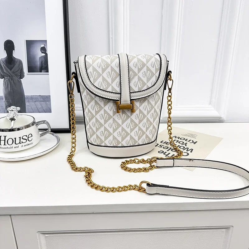 

Stylish Casual Vintage Clutch Bag For Women Featuring Solid Color Leather And Trendy Crossbody Strap