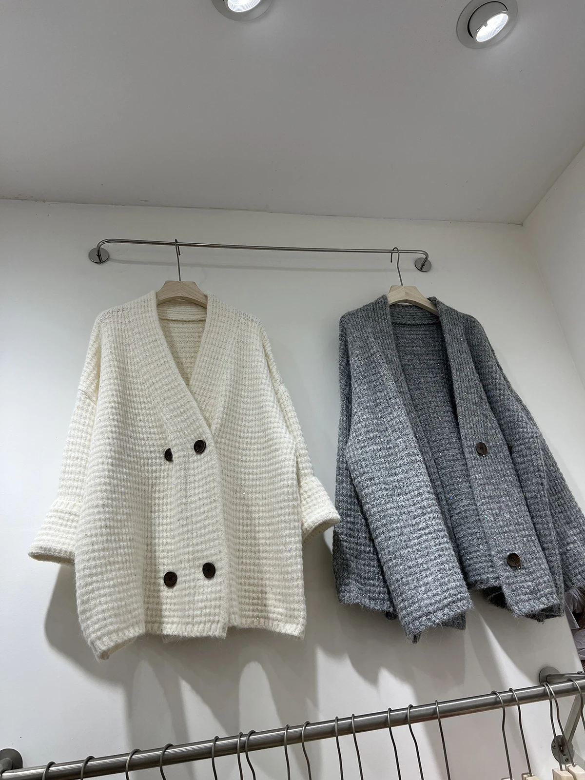 

Korean Lazy Sle Mid-Length V-Ne Double Button Knitted Open Cardigan Women Loose Thiened Sequin Sweater Coat Top