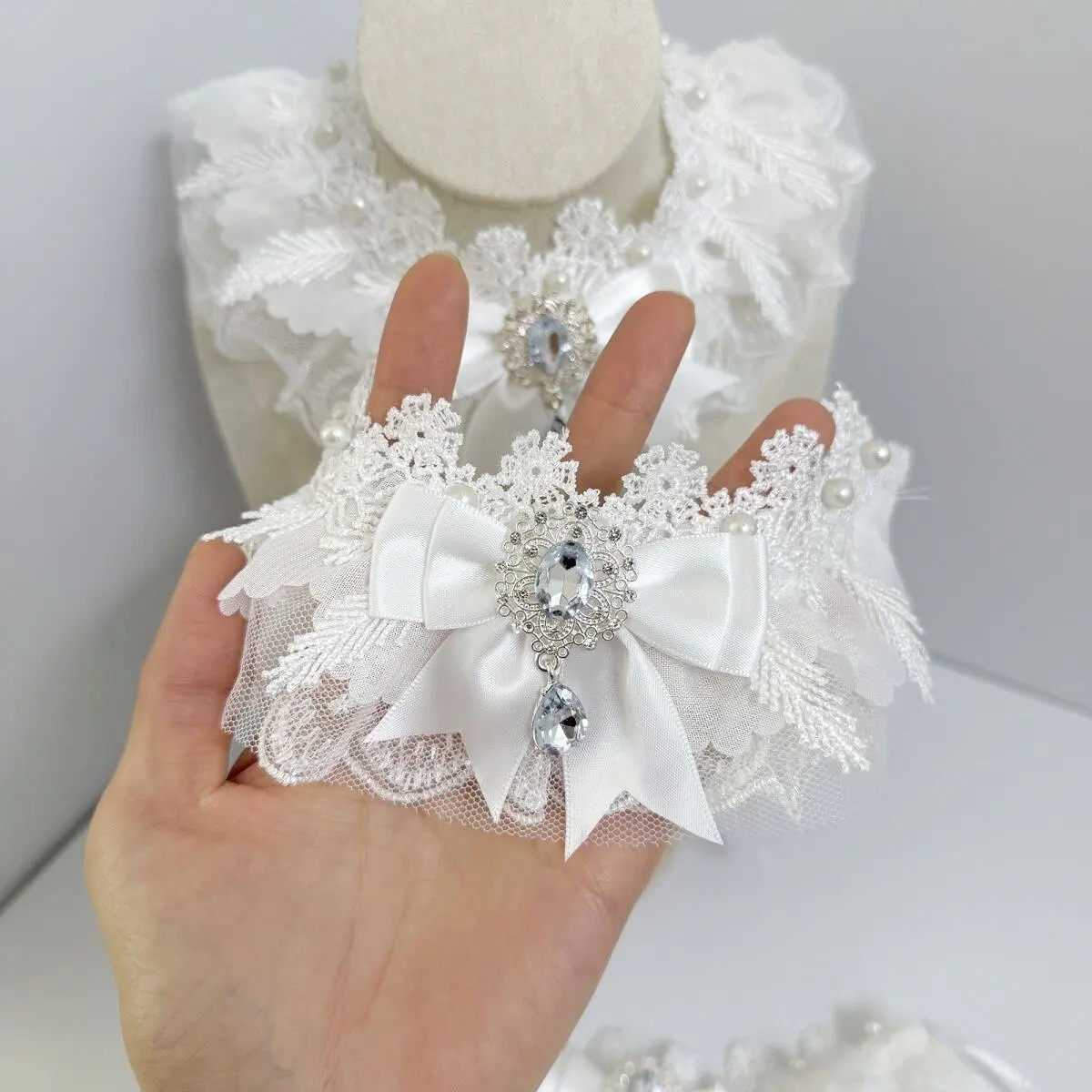 Japanese Handmade Gorgeous Thousand Piles of Snowfinch Feathers Lace Subculture Y2 Hand Sleeves Lolita Bud Necklace Small Object