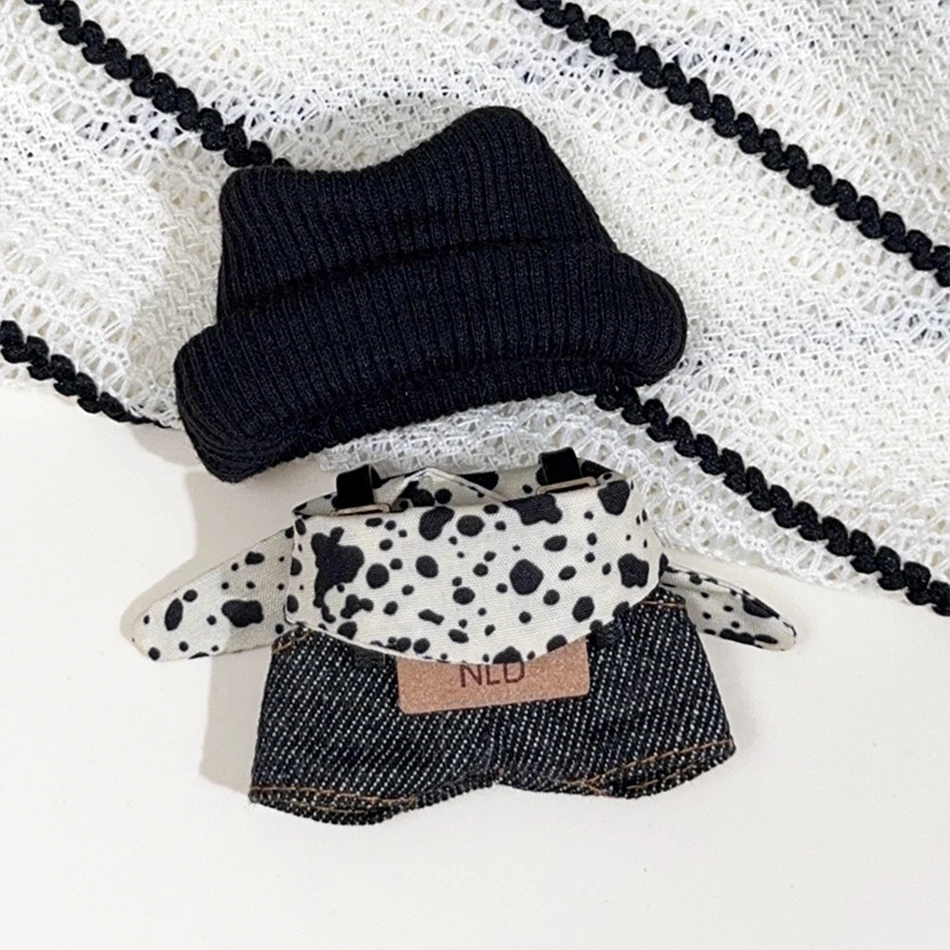 ชุดตุ๊กตา Mini Labubu Pin For Love สีดำ พร้อมสายคาดผม V4 อุปกรณ์เสริมตุ๊กตา ตุ๊กตาผ้าพลัฌ พวงกุญแจสำหรับใช้งานกลางแจ้ง ชุดน่ารัก ของเล่น ของขวัญ