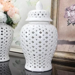 Hollow Out Storage Jar Ginger Jar Pierced Gold Ceramic Vase with Lid Bud Vase Carved Lattice Temple Jar for Room Home Decorative