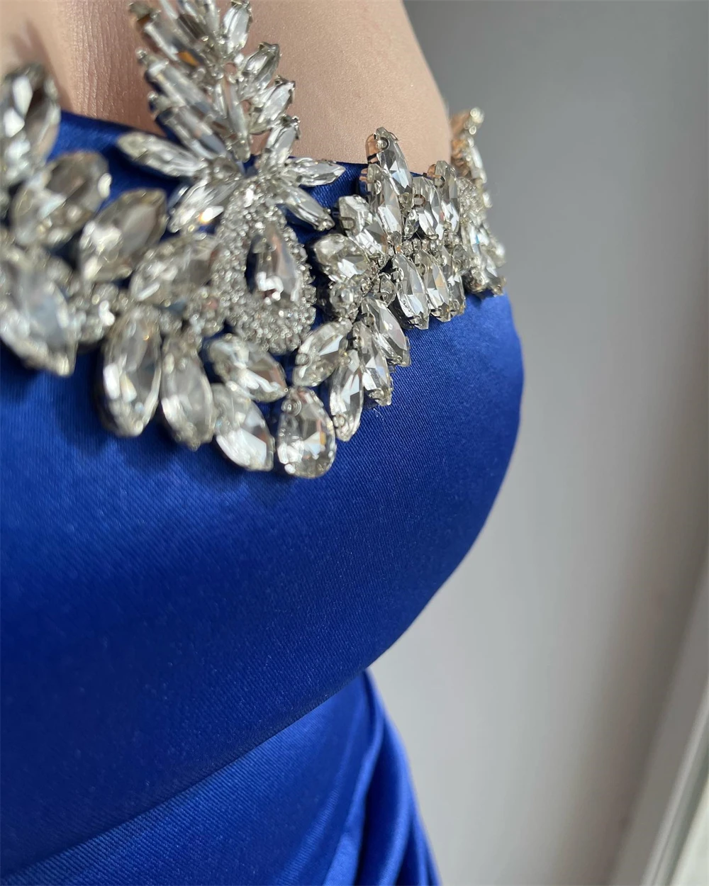 

Customized High Quality Blue Satin Evening Dress Modern Strapless Crystal Homecoming Dress Sleeveless Special Occasion Gowns