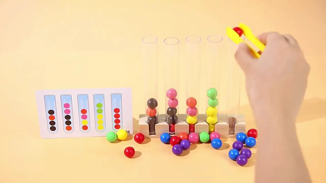 Jeu De Perles à Clipser – Jouet D’éveil Des Couleurs Et Motricité Fine – Pour Enfants Dès 3 Ans – Apprentissage Ludique Des Couleurs