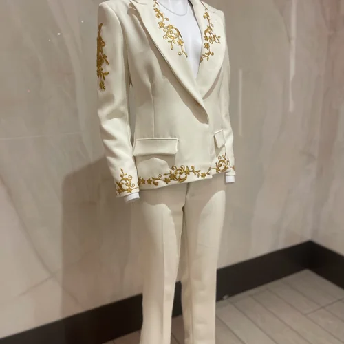 ملابس الحفلات والعطلات