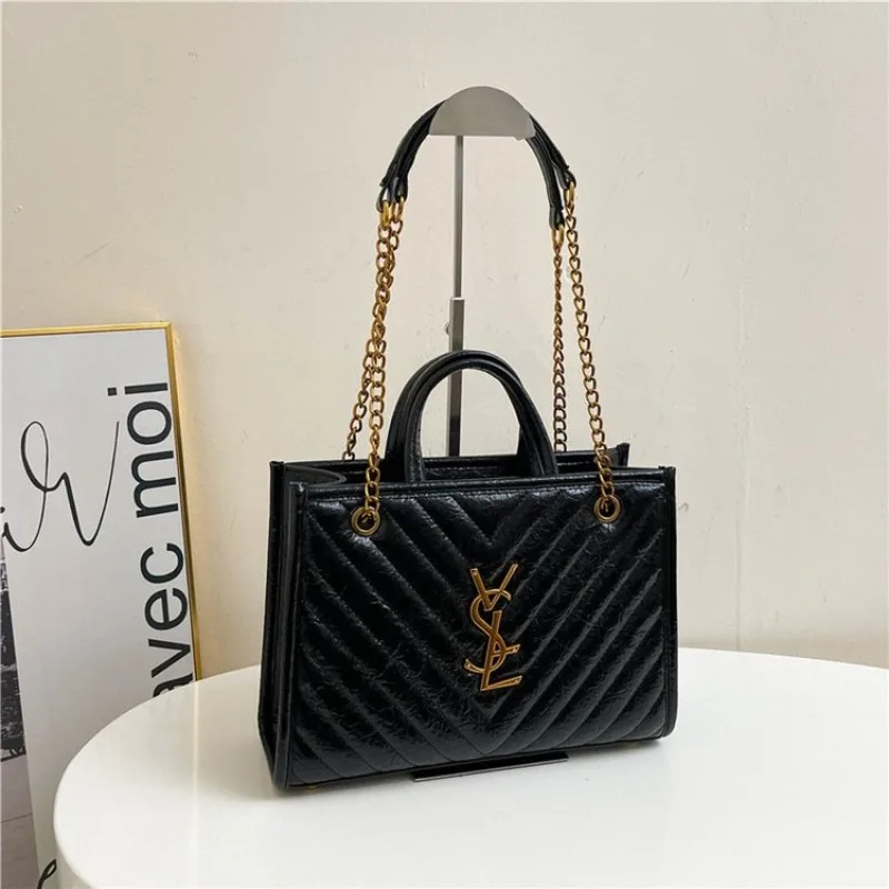 

Женская стильная сумка, модный вид для социального бабочки, которая любит выхода в социальный свет