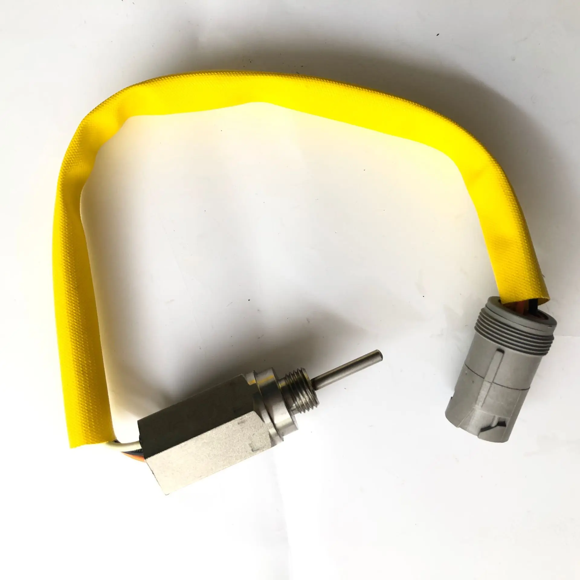 

Katup Solenoid 131-0427 dengan kabel kuning