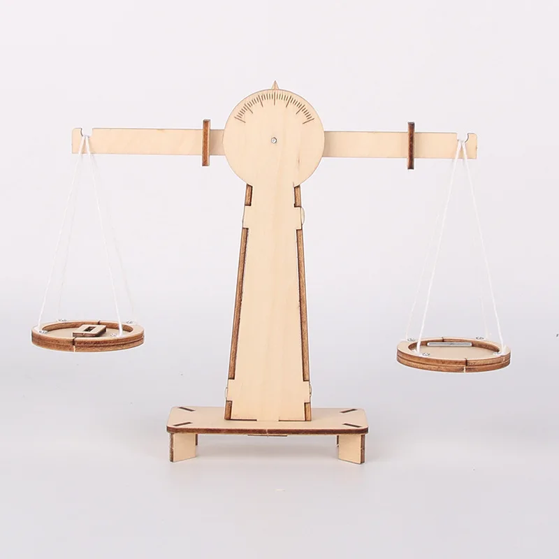 Houten balans Kleine productie DIY-technologie Kleine uitvinding Student Handgemaakt Wetenschappelijk Experimenter Materiaal Creatief model